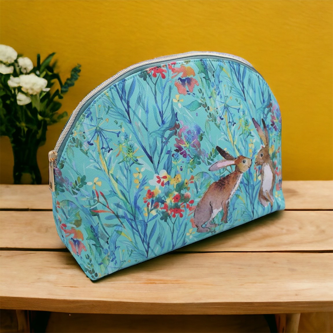 Kissing Hares Cosmetic Bag for Style on the Go