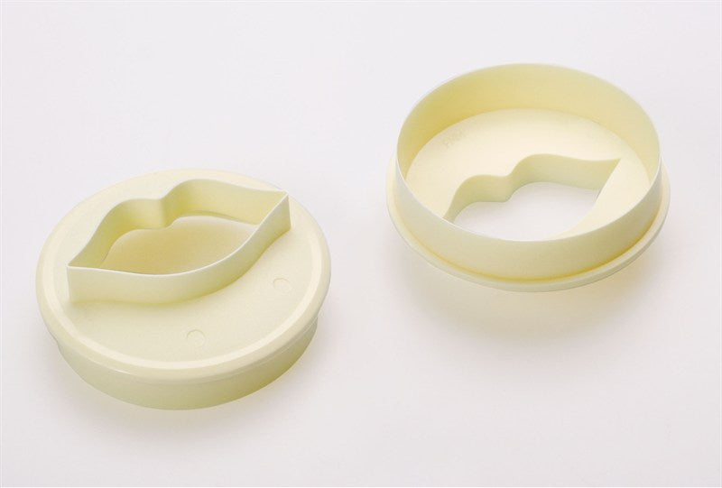 FMM Lips/Circle Cupcake Cutter Double Sided Cutter - The Cooks Cupboard Ltd