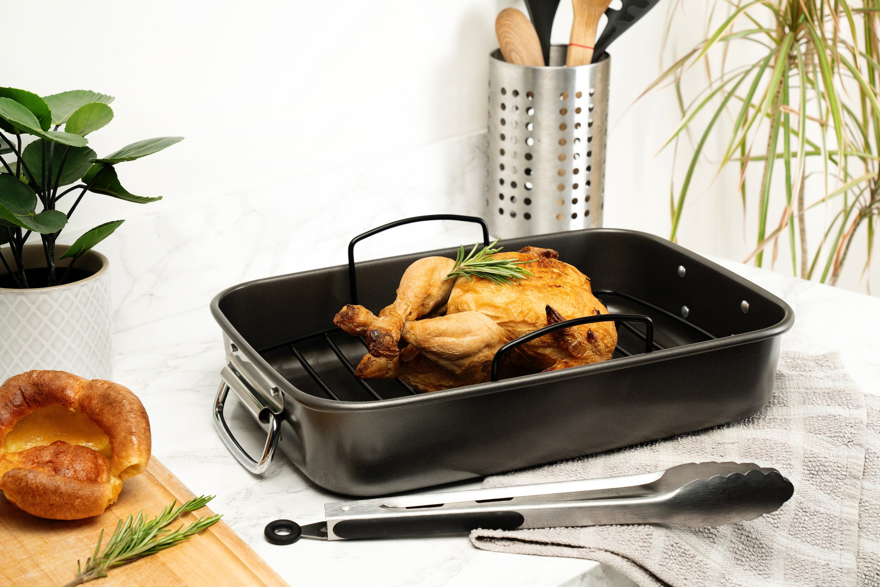 Luxe Kitchen Professional Quality Roasting Pan with Rack 40cm - The Cooks Cupboard Ltd
