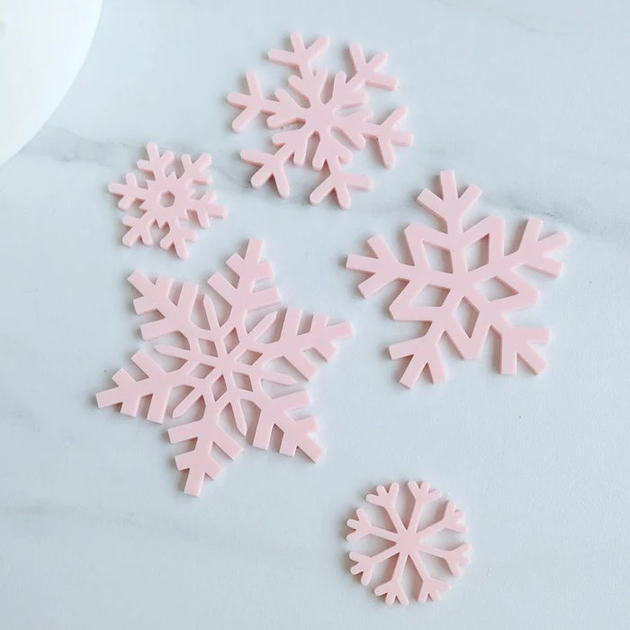 A complementary Elements set to your Sweet Stamp Collection.  Can be used with the SWEET STAMP Pickup Pad* or applied individually, place your desired element over fresh fondant and emboss with you pad, smoother or any flat surface. 